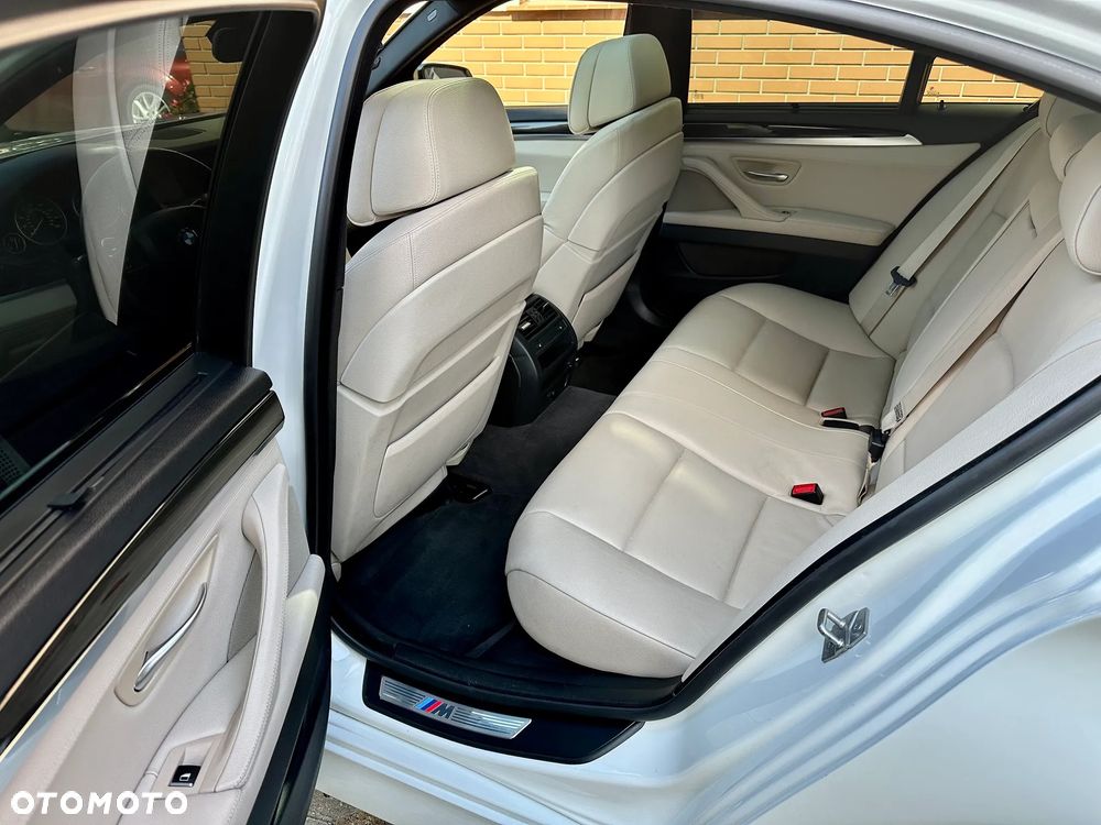 BMW Seria 5 550i xDrive Sport-Aut - 17