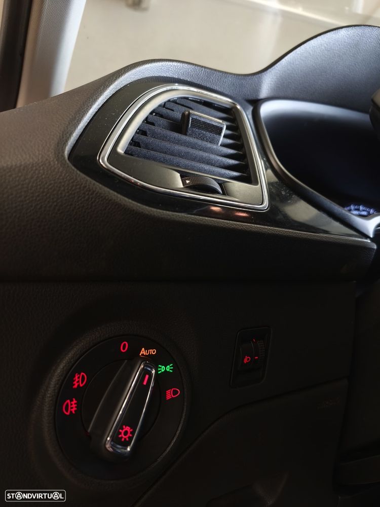 SEAT Leon 1.6 TDI DPF Ecomotive Sport - 6