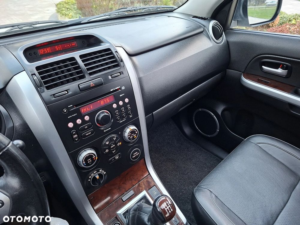 Suzuki Grand Vitara 2.0 De luxe - 11