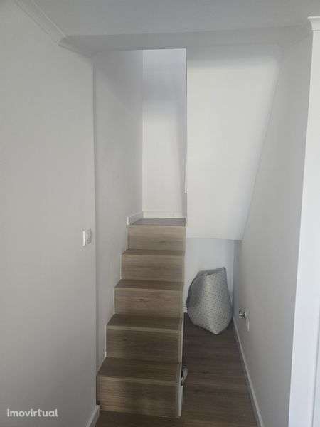 Vende se casa em garagem - Grande imagem: 2/2