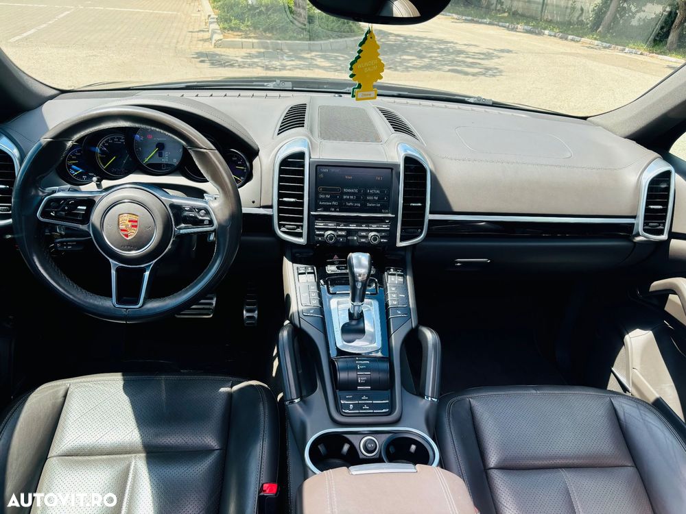 Porsche Cayenne - 11