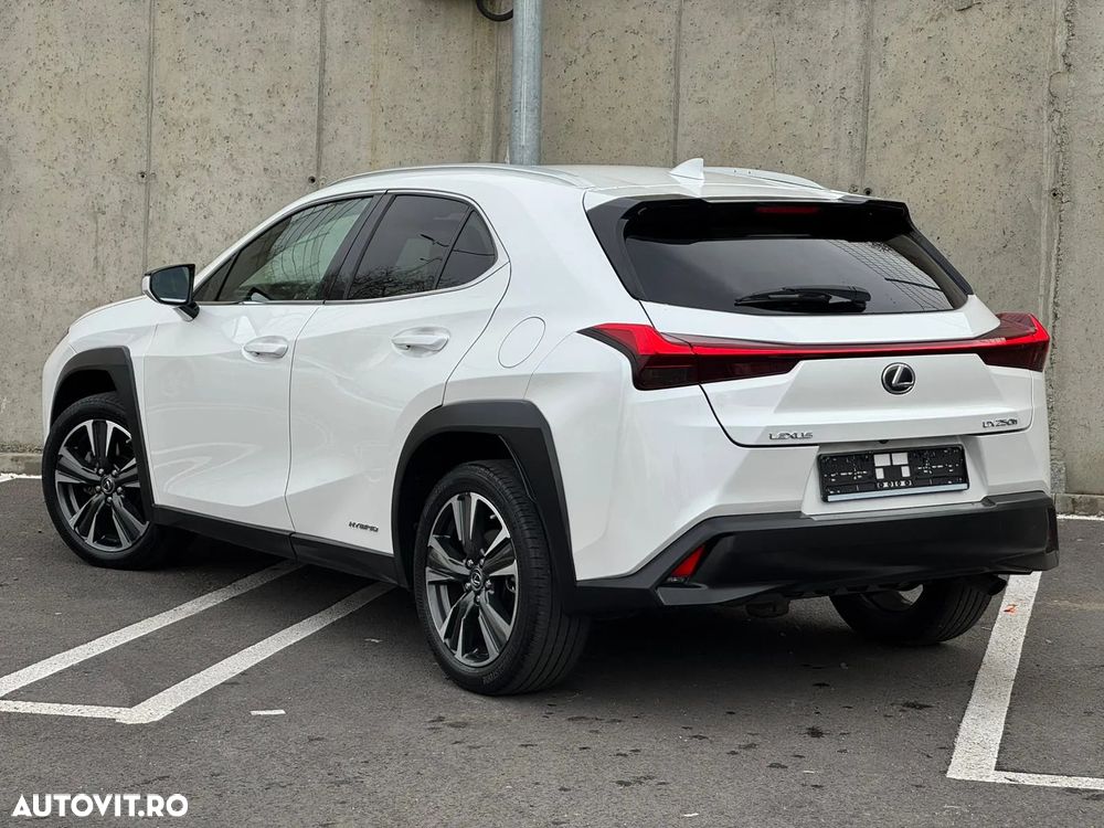 Lexus UX 250h 2.0L HEV 20H- (178 HP) 4X4 CVT Executive - 5