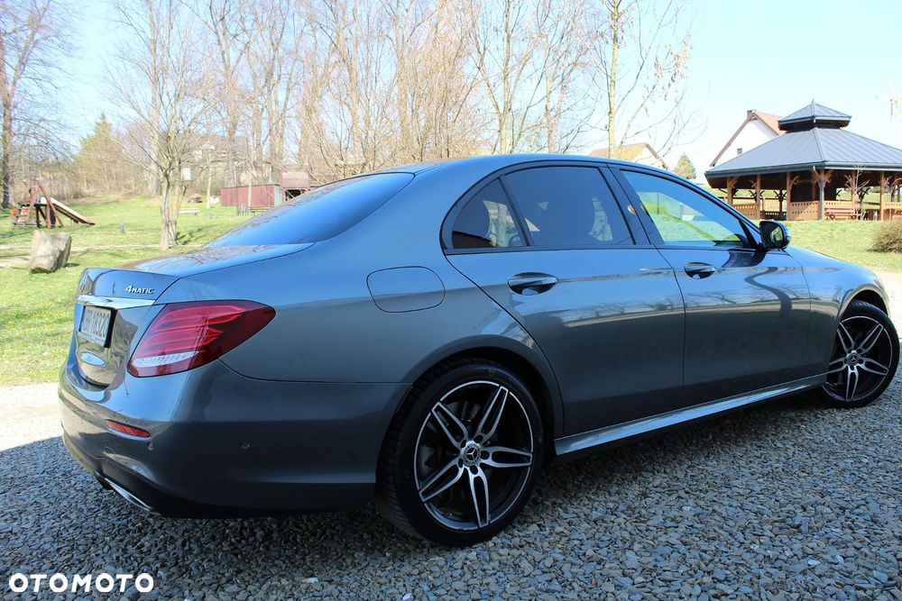 Mercedes-Benz Klasa E 400 4Matic 9G-TRONIC Exclusive - 5