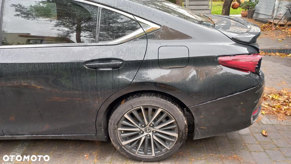 Lexus ES 300h Business Edition - 9