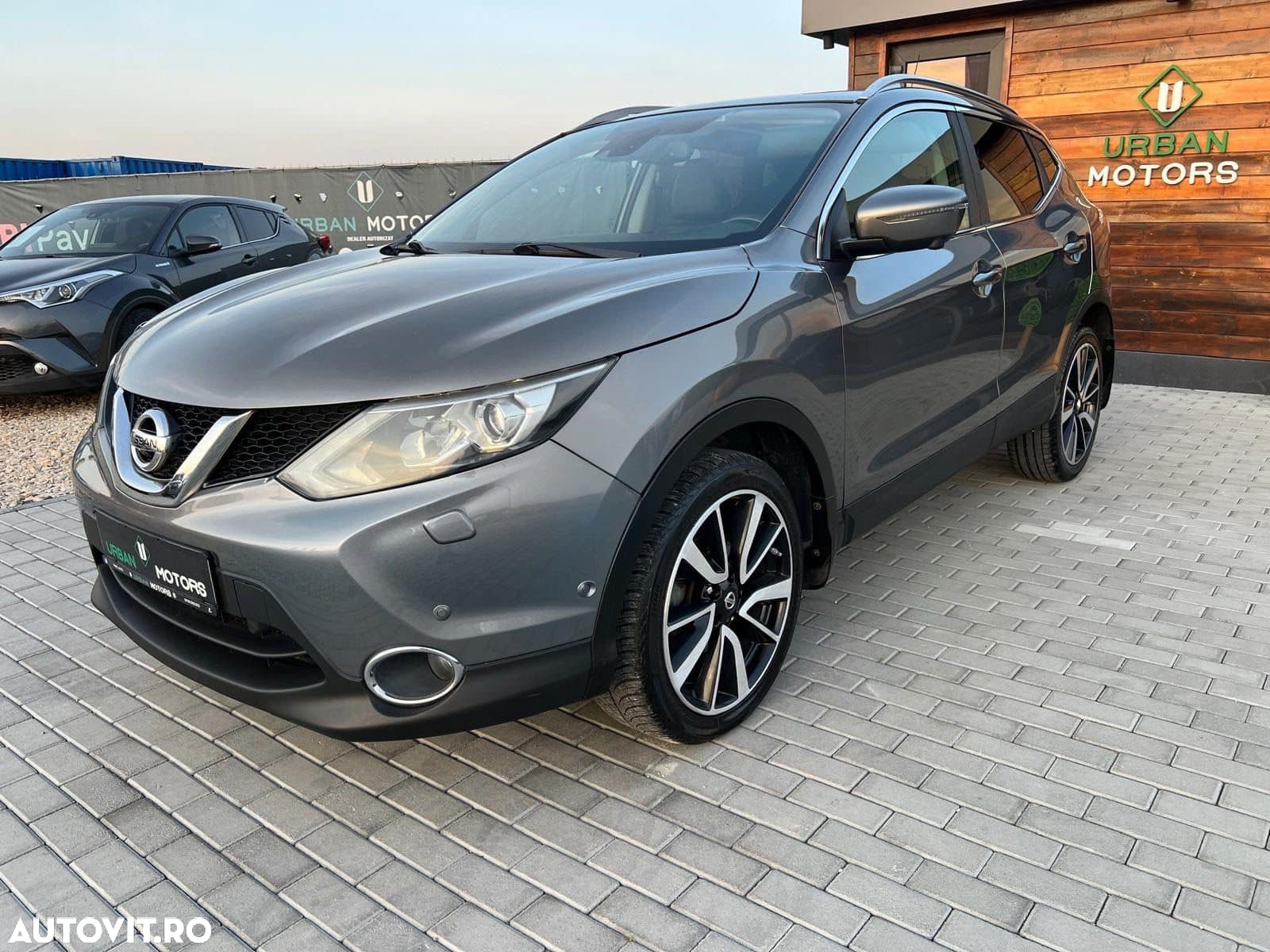 Nissan Qashqai 1.6 DCI Xtronic TEKNA - 24