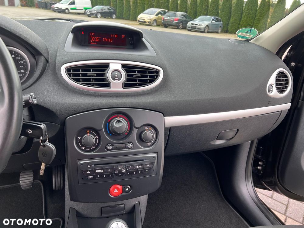Renault Clio 1.2 16V 75 Expression - 22