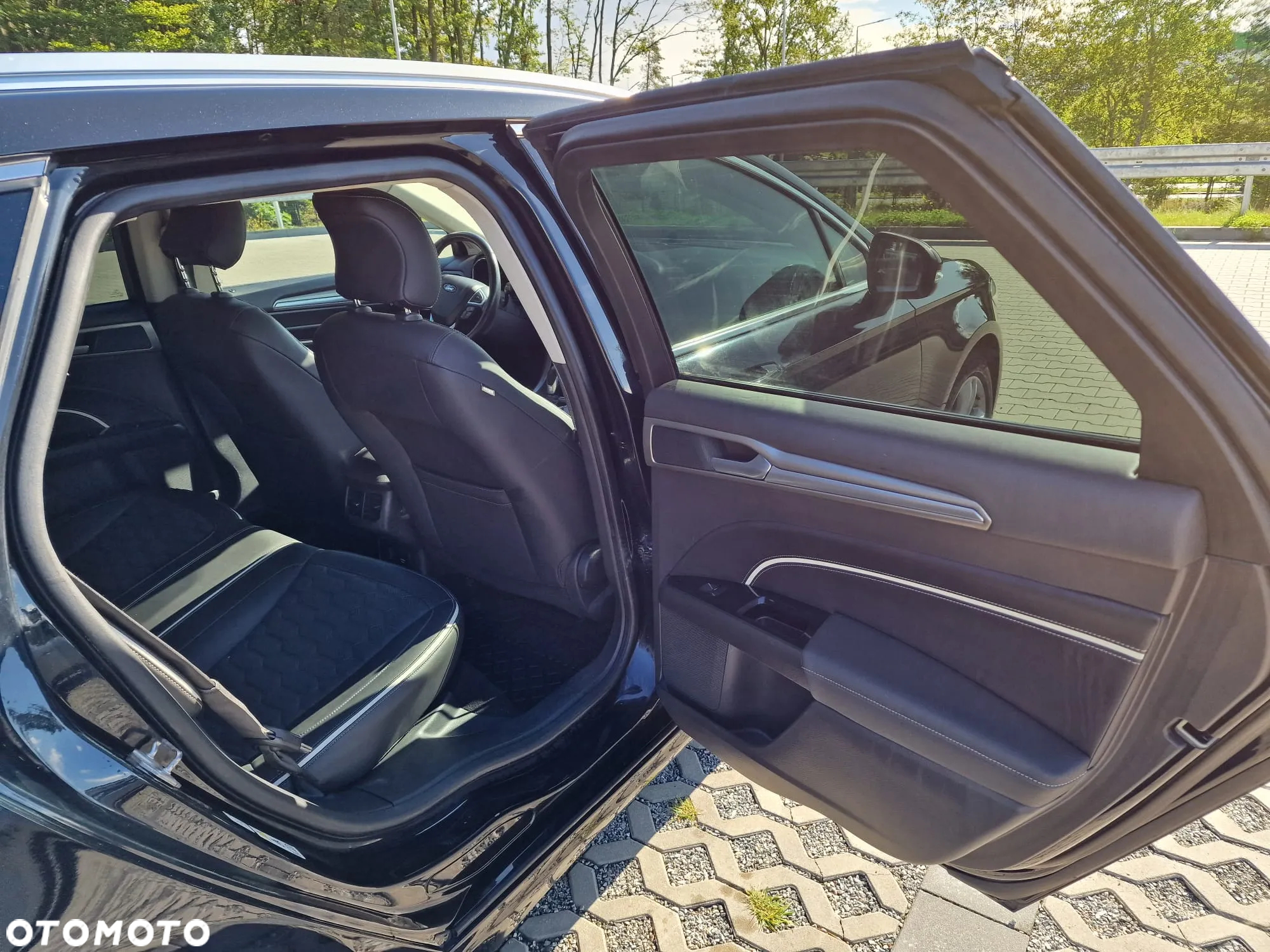 Ford Mondeo 2.0 TDCi Titanium PowerShift - 11