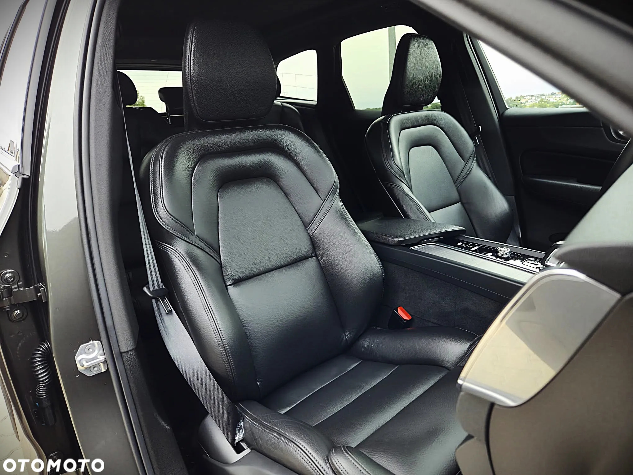 Volvo XC 60 T8 Twin Engine AWD Geartronic RDesign - 17