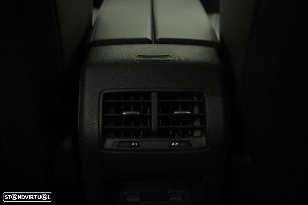 Peugeot 408 1.6 Hybrid Allure e-EAT8 - 23