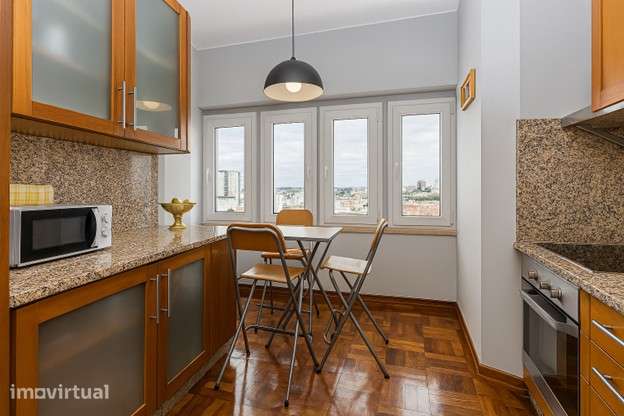 T1 mobilado com vista panorâmica e muita luz – Av. de Roma / Alvalade - Grande imagem: 4/8