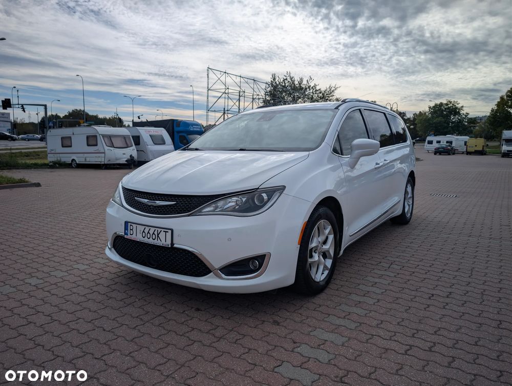 Chrysler Pacifica - 30