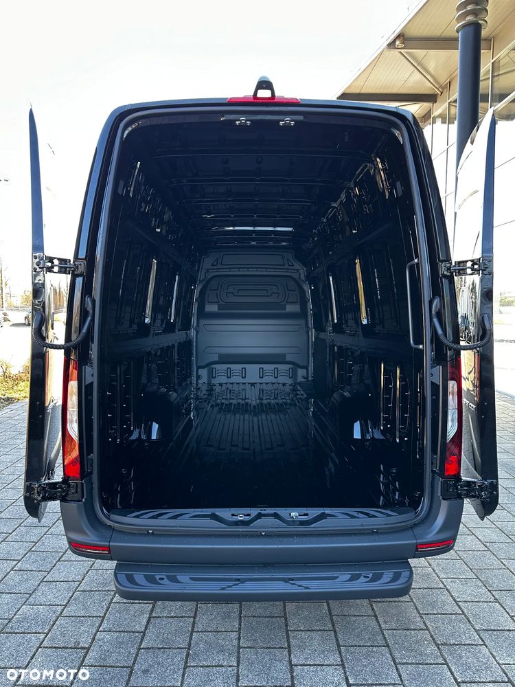 Mercedes-Benz Sprinter - 24