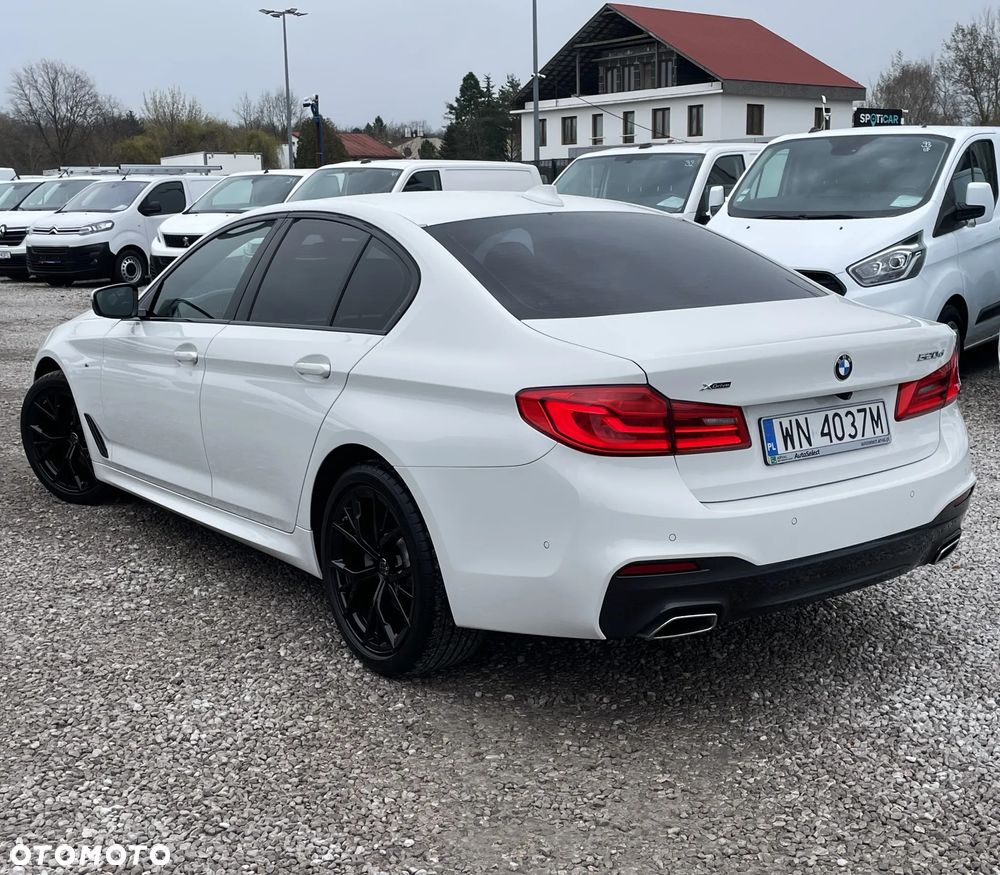 BMW Seria 5 520d xDrive - 14