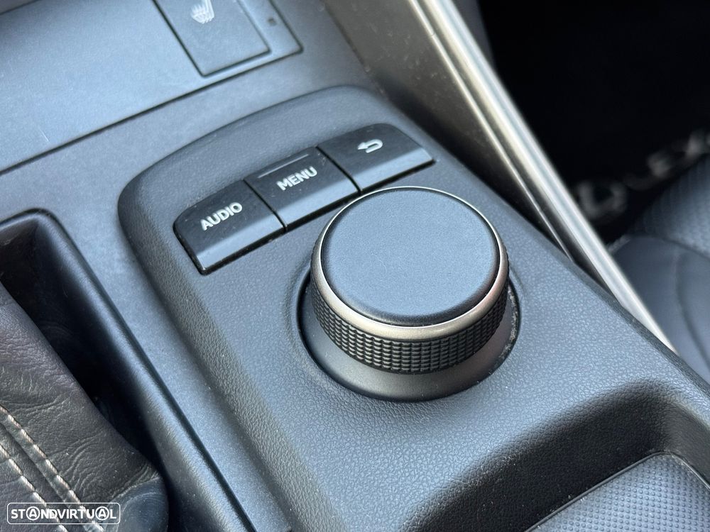 Lexus IS 300H Executive+ - 29