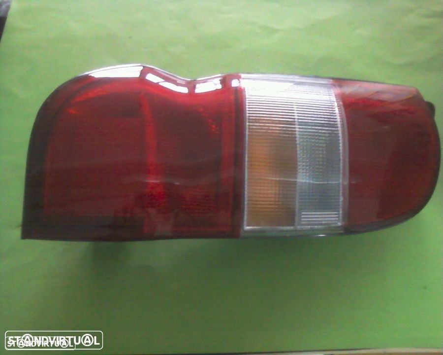farolim stop esquerdo Toyota Hiace 21lk11 1996-2002 - 1