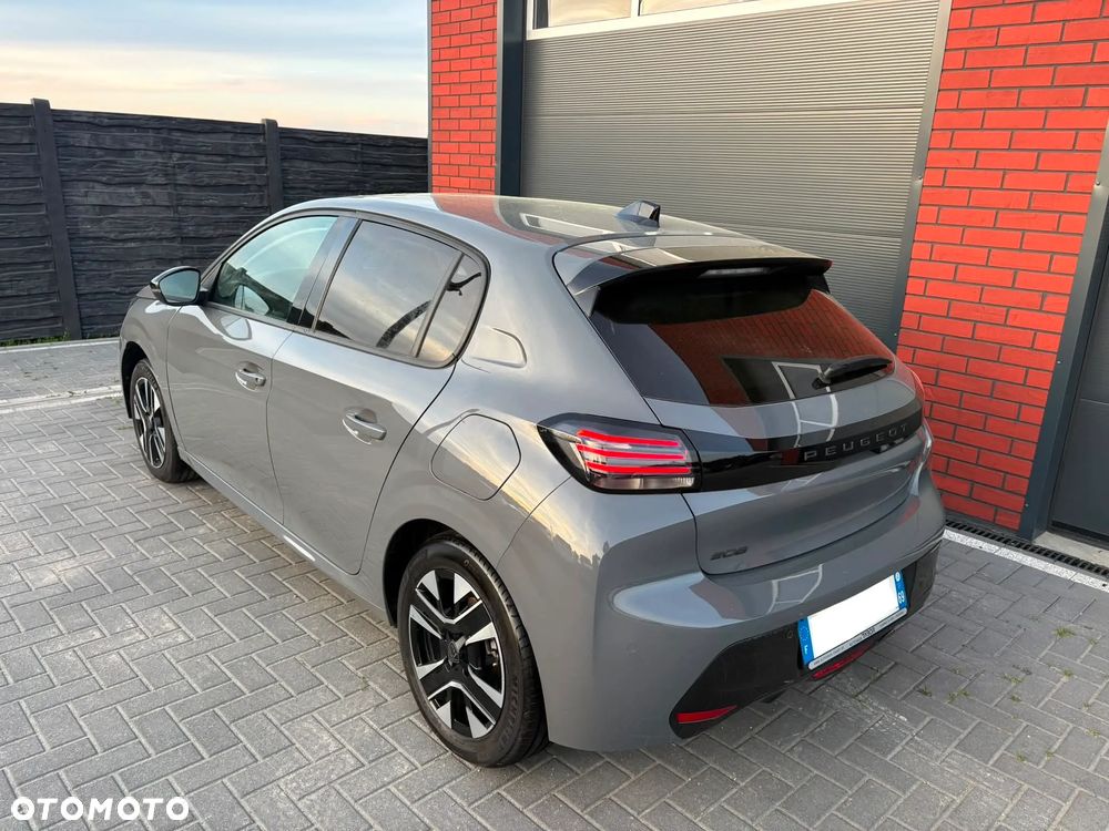 Peugeot 208 - 33