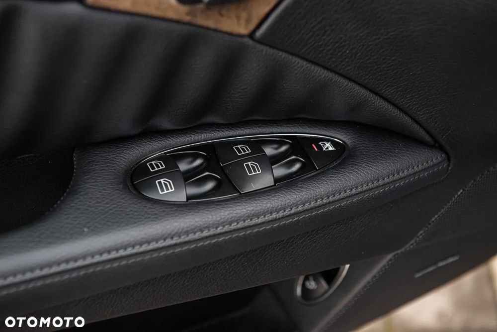 Mercedes-Benz Klasa E 320 CDI 4-Matic Avantgarde - 17