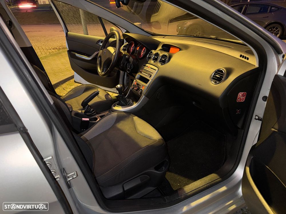 Peugeot 308 1.4 16V Executive - 10