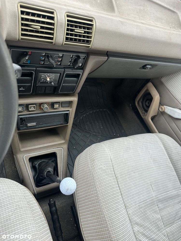 Peugeot 305 1.5 GR - 12