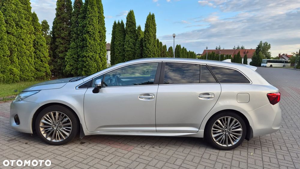 Toyota Avensis 2.0 D-4D Prestige - 2