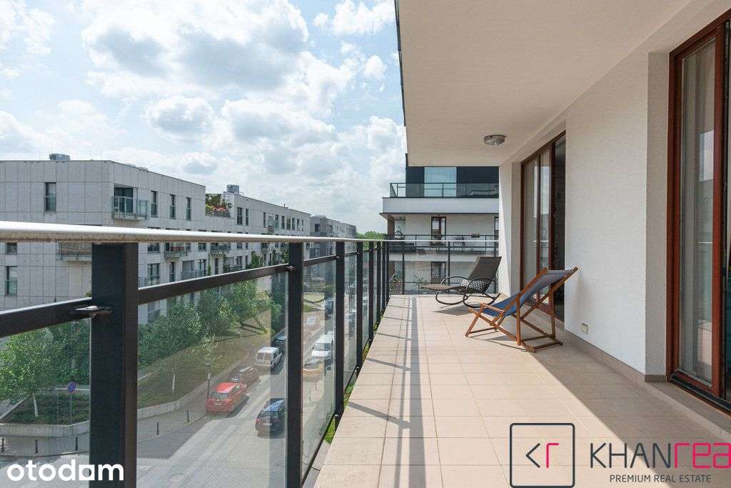 Słoneczne, duży balkon, funkcjonalnie wyposażone !
