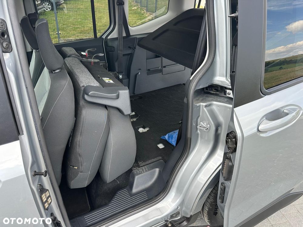 Ford Tourneo Courier 1.0 EcoBoost Titanium - 11