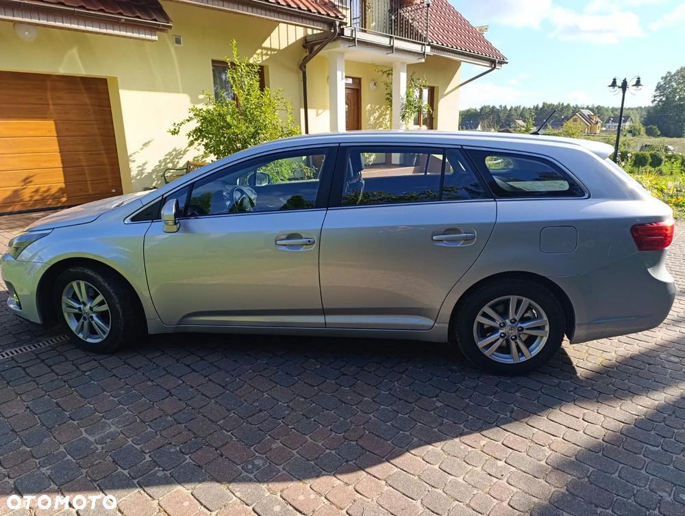 Toyota Avensis 2.0 D-4D Premium - 9
