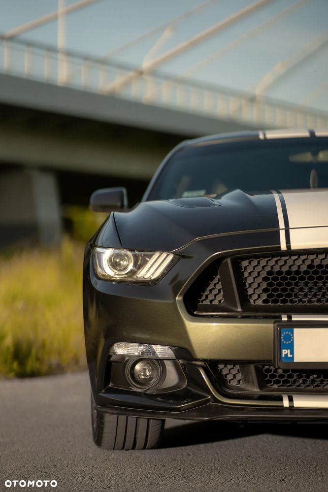 Ford Mustang 5.0 V8 GT - 4