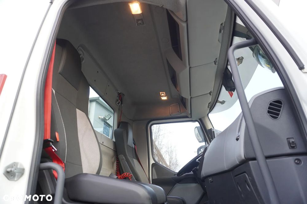 Renault C320 P4x2 E6 / HDS Fassi 5,6 t / Zasięg 8 m / Platforma 15 EPAL - 30
