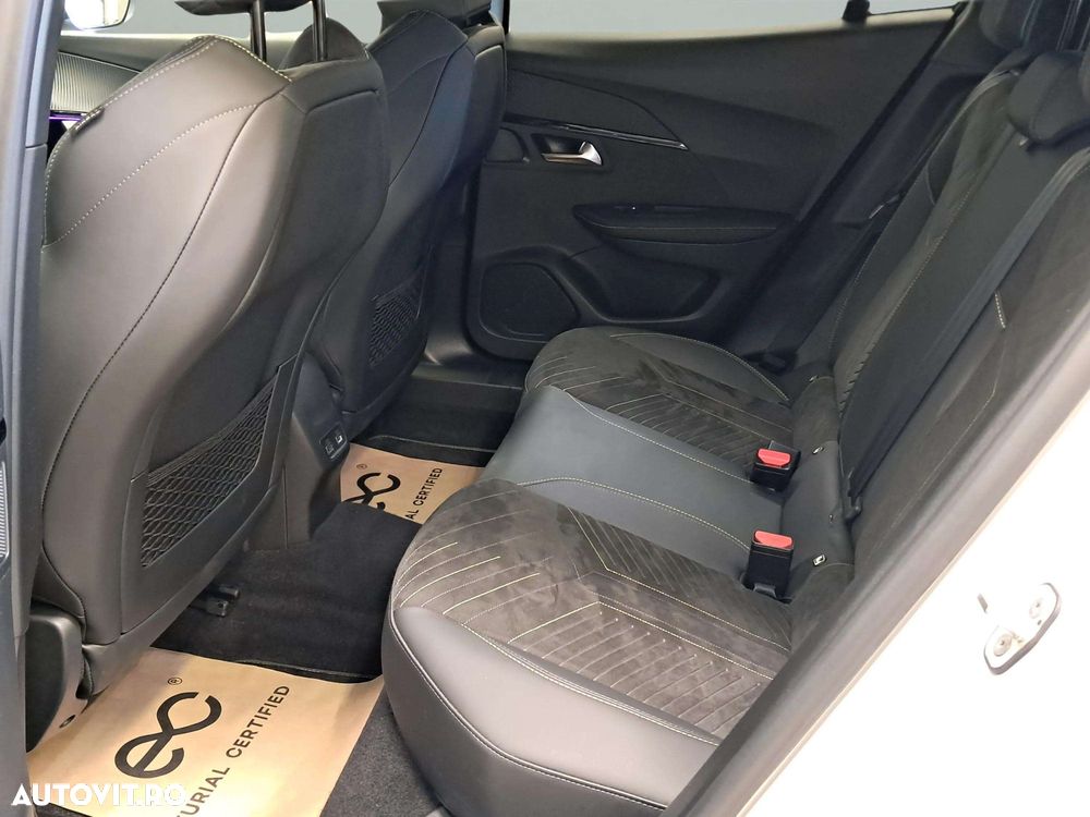 Peugeot 2008 1.2L e-DCS6 MHEV GT - 11