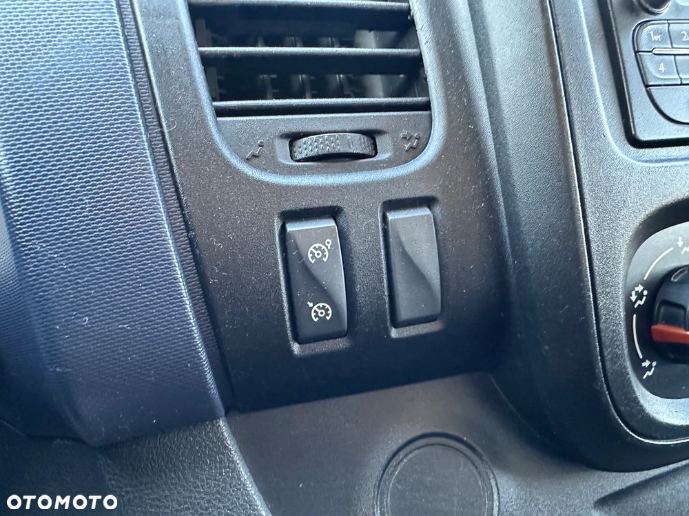 Opel Vivaro - 22
