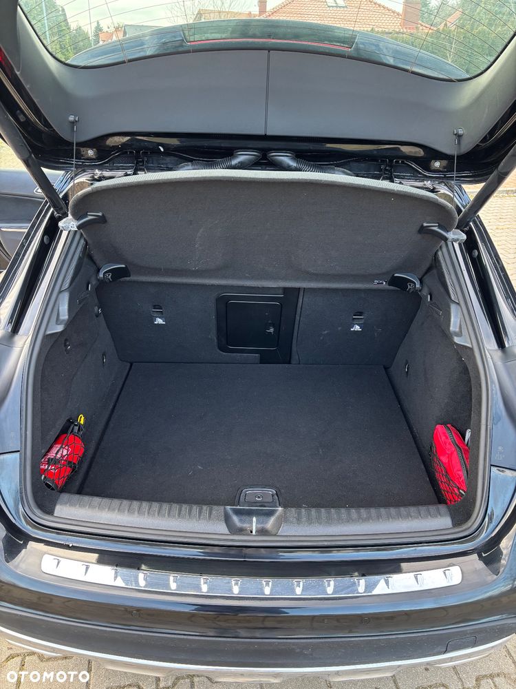 Mercedes-Benz GLA 200 7G-DCT - 11