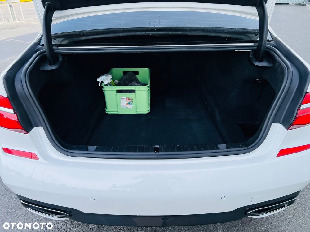 BMW Seria 7 740Li - 10