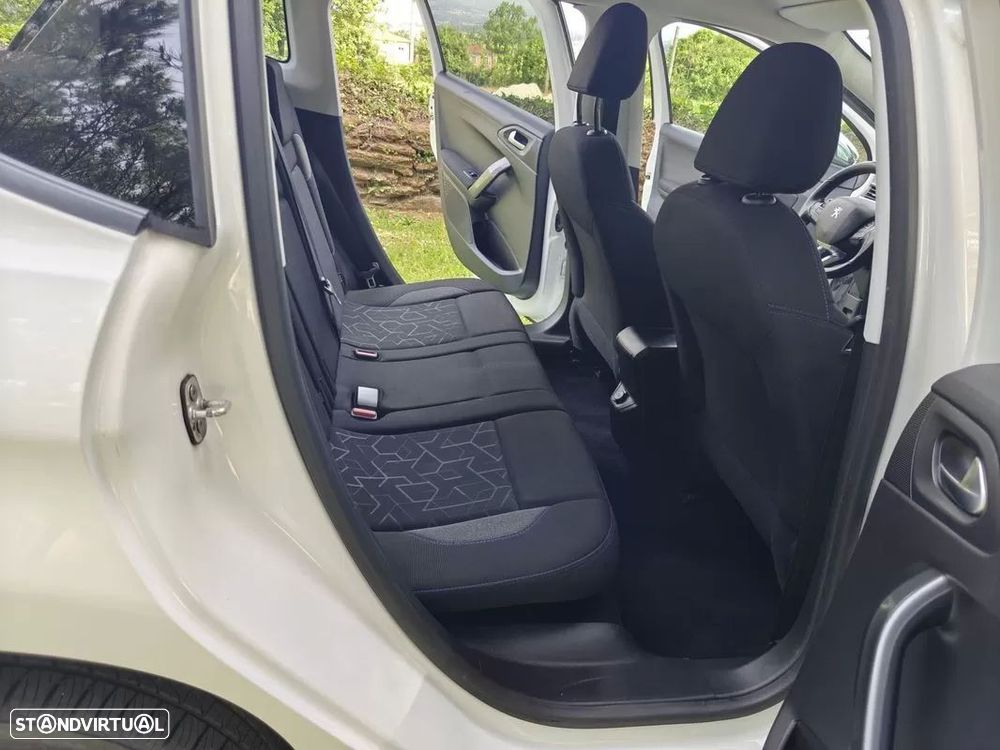 Peugeot 2008 1.2 PureTech Style — fotografia 16