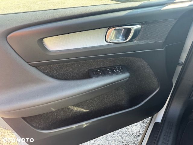 Volvo XC 40 D4 AWD Geartronic Momentum - 25