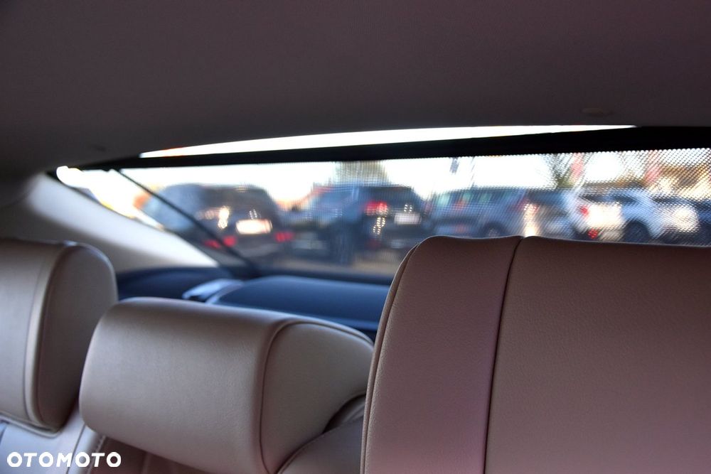 Toyota Camry 2.5 Hybrid Executive CVT - 36