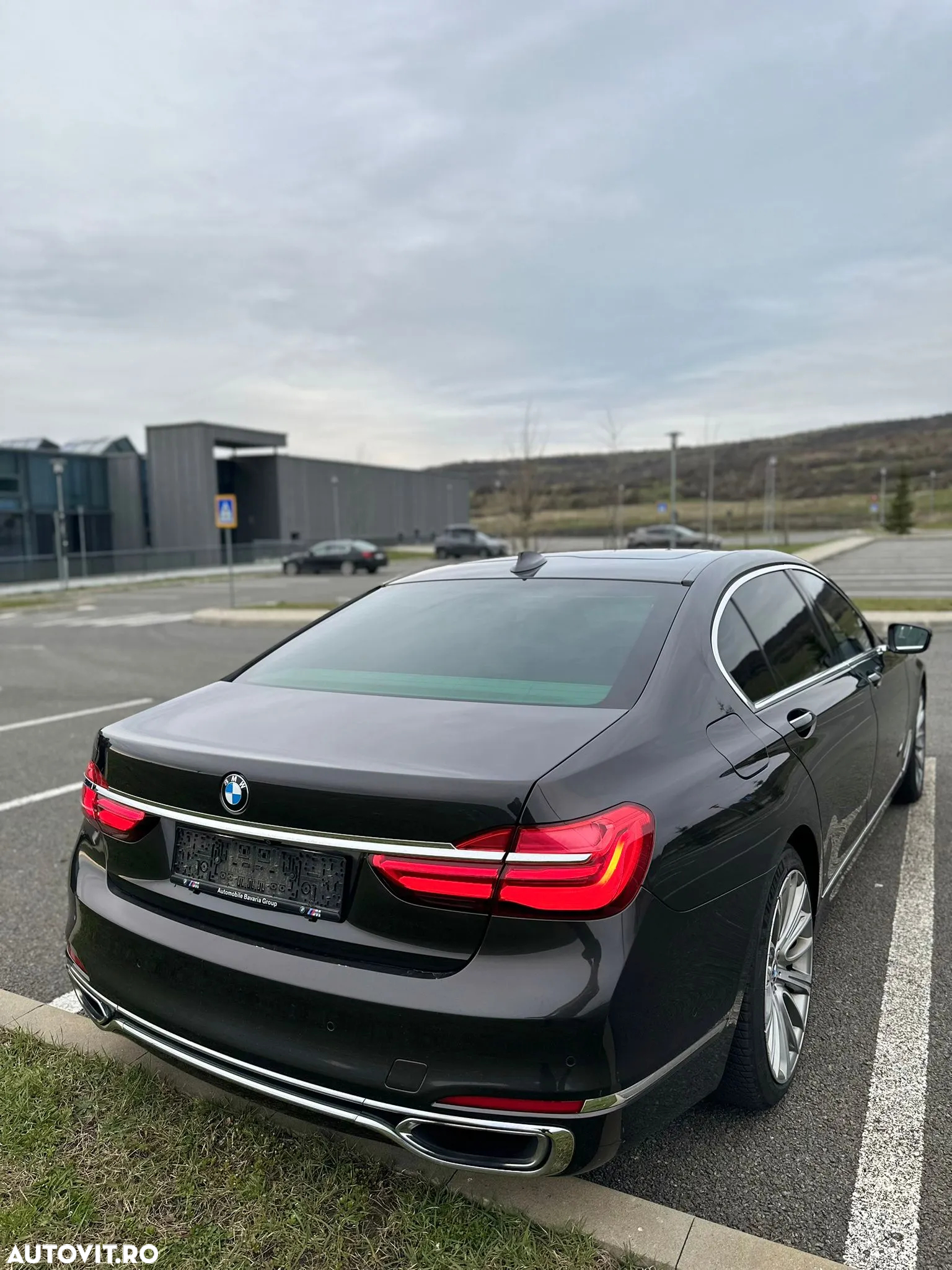 BMW Seria 7 750Li xDrive - 11