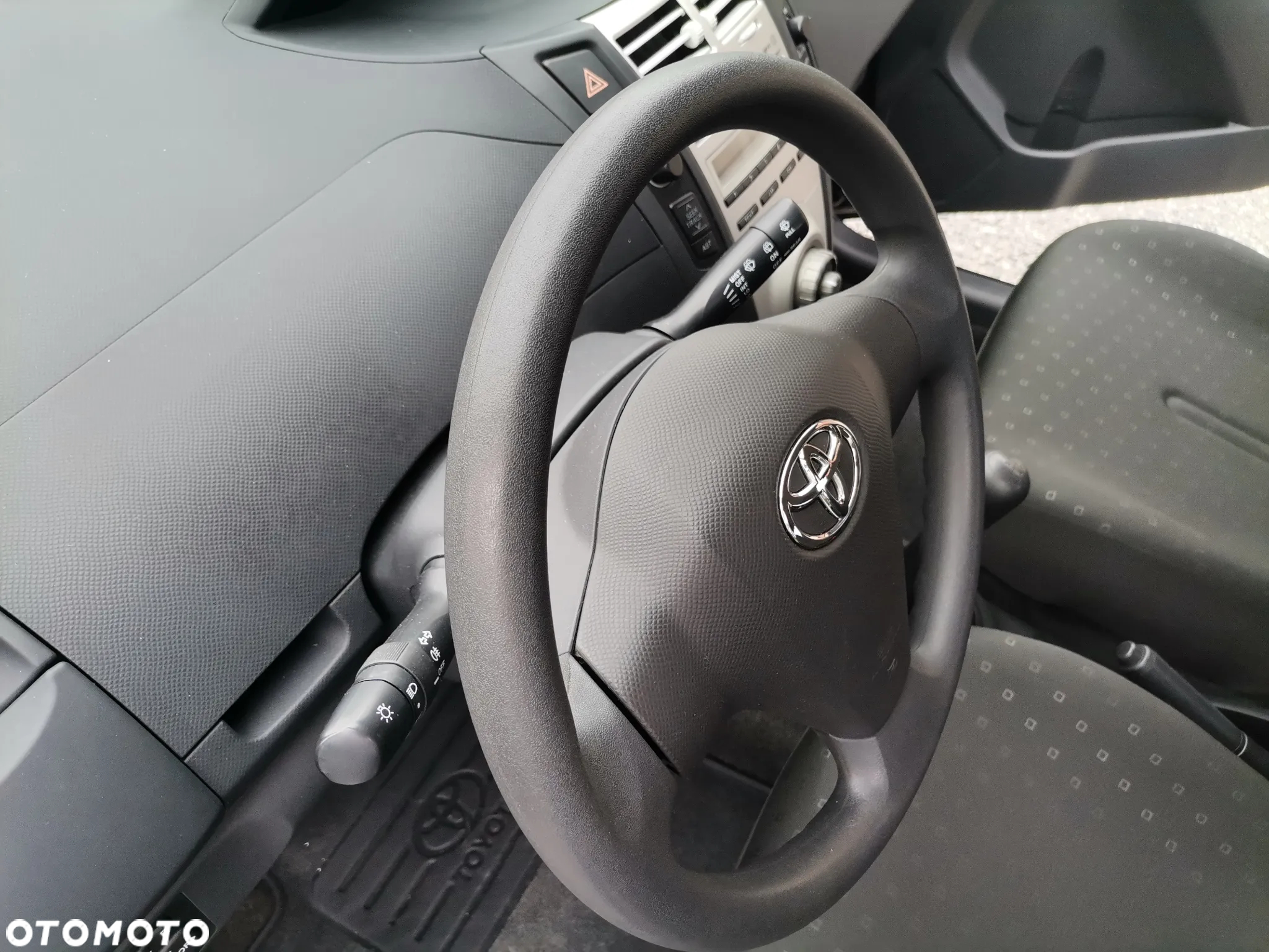 Toyota Yaris 1.3 VVT-i Sol - 11