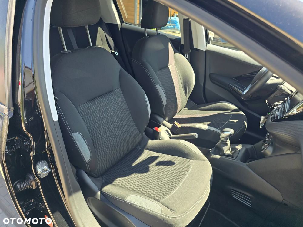 Peugeot 208 - 16
