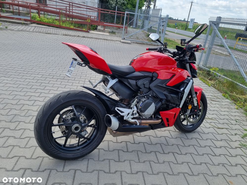 Ducati Streetfighter V2 - 1