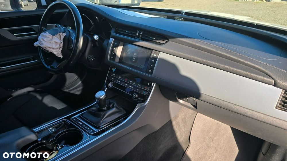 Jaguar XF - 17