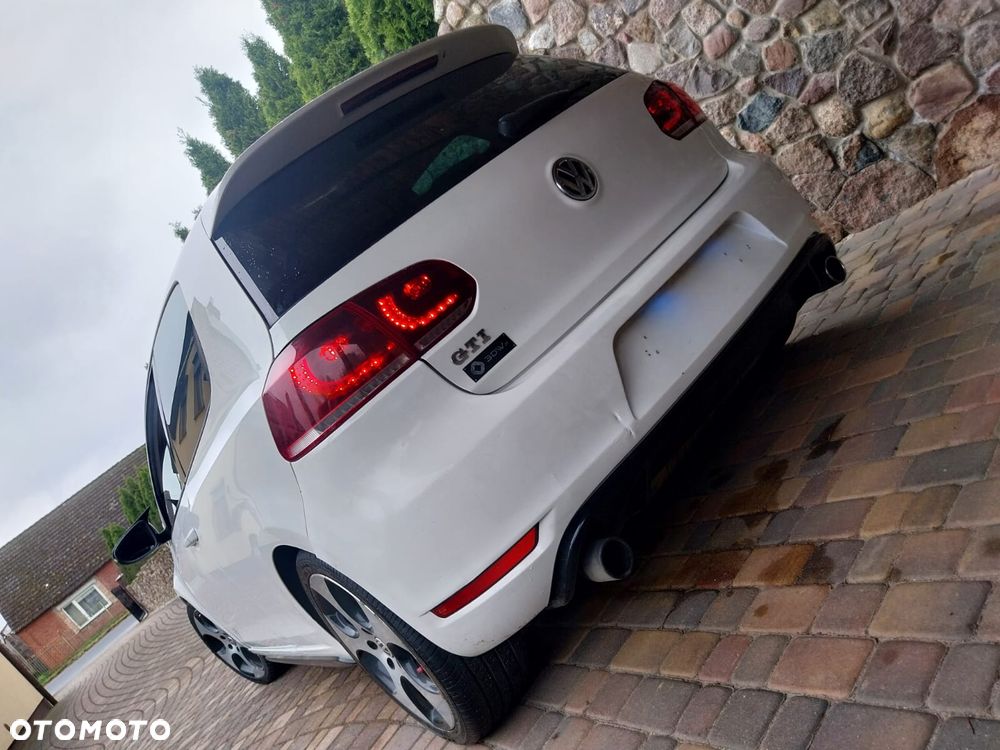 Volkswagen Golf - 6
