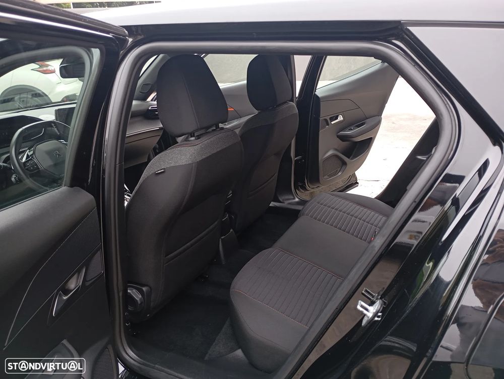 Peugeot 2008 PureTech 130 EAT8 Active - 11