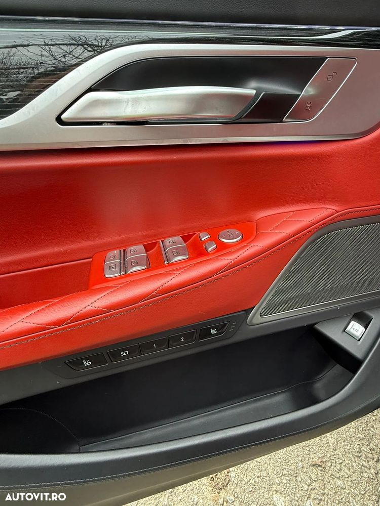 BMW Seria 7 750i xDrive - 10