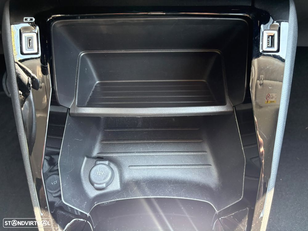 Peugeot 2008 1.2 PureTech Allure EAT8 - 20