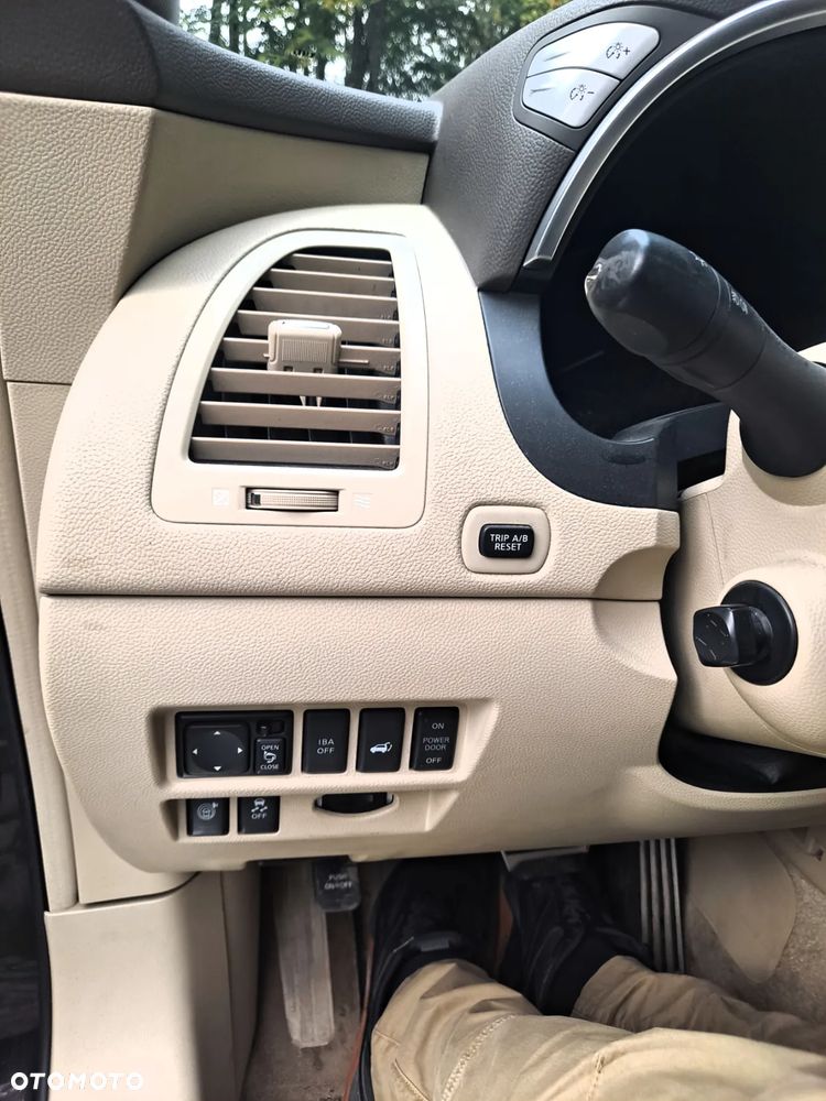 Infiniti QX70 - 14