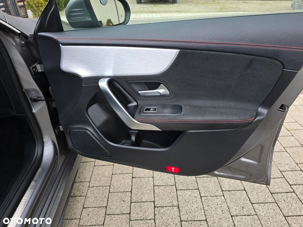 Mercedes-Benz CLA 220 7G-DCT AMG Line - 13