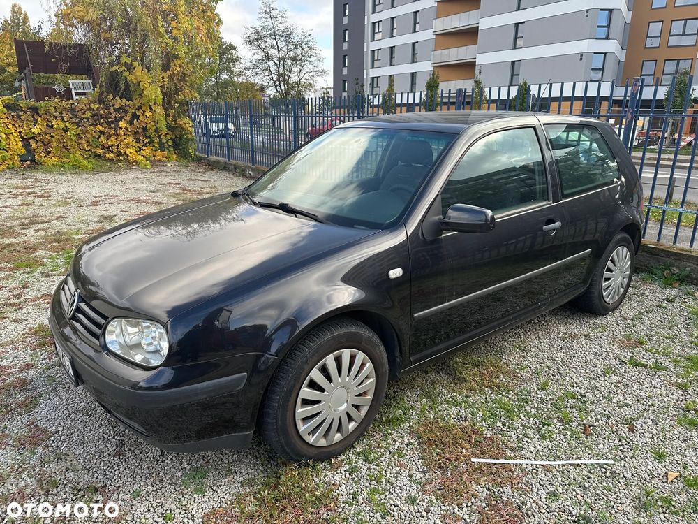 Volkswagen Golf - 1