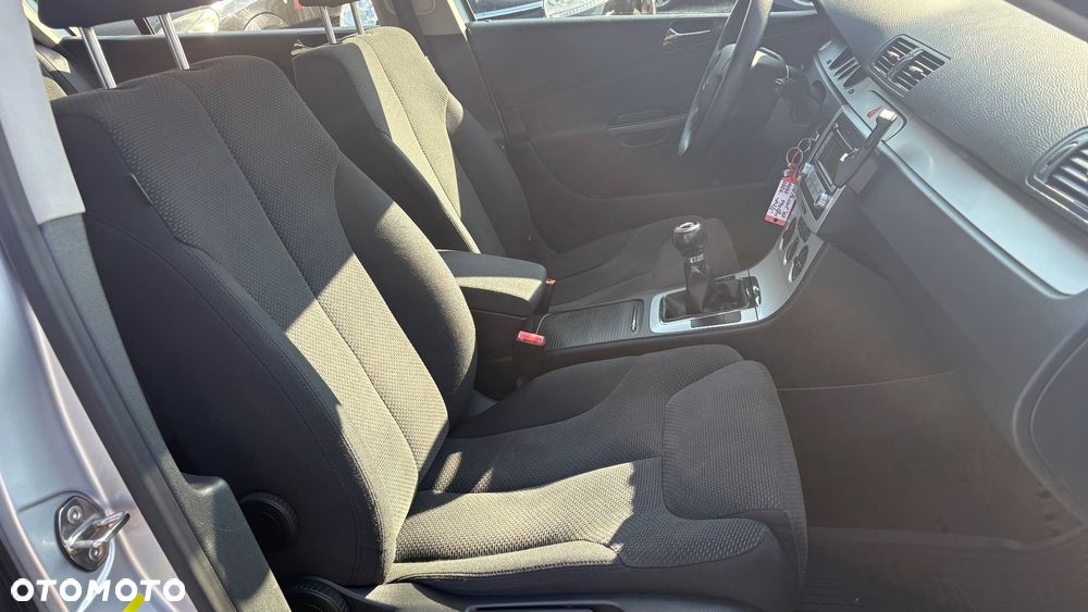Volkswagen Passat 1.6 FSI Comfortline - 21