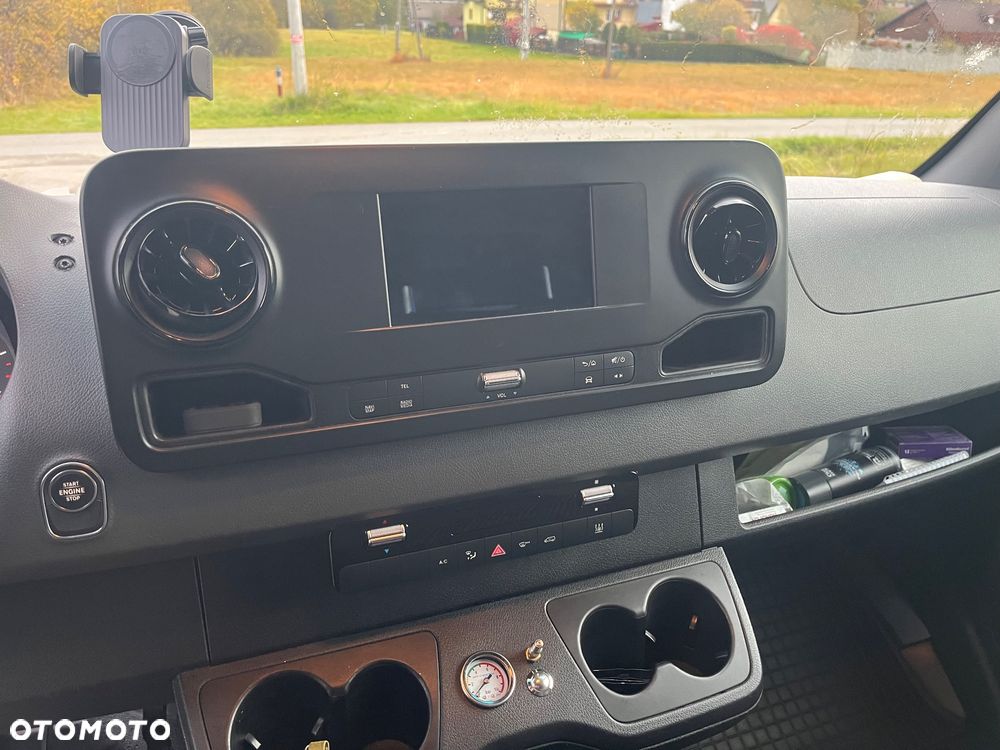 Mercedes-Benz SPRINTER - 24
